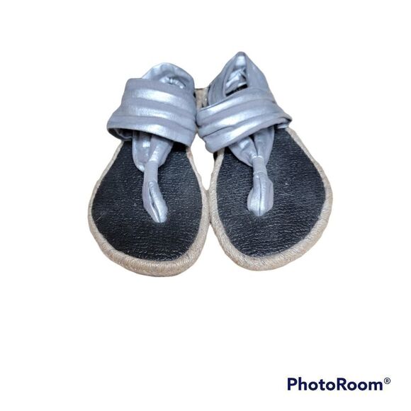 Nalha Fabric Flip Flops. Size 8. - Picture 6 of 10